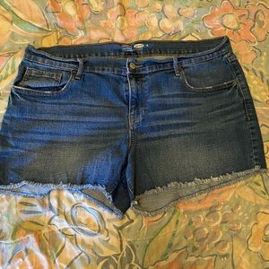 Old Navy Semi Fitted Denim Shorts 
Size 16